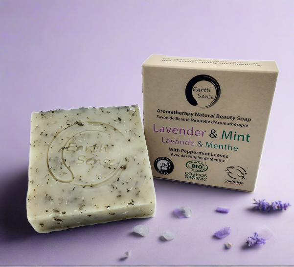 Savon solide bio certifié – Lavande & menthe avec feuilles de menthe – 90 g